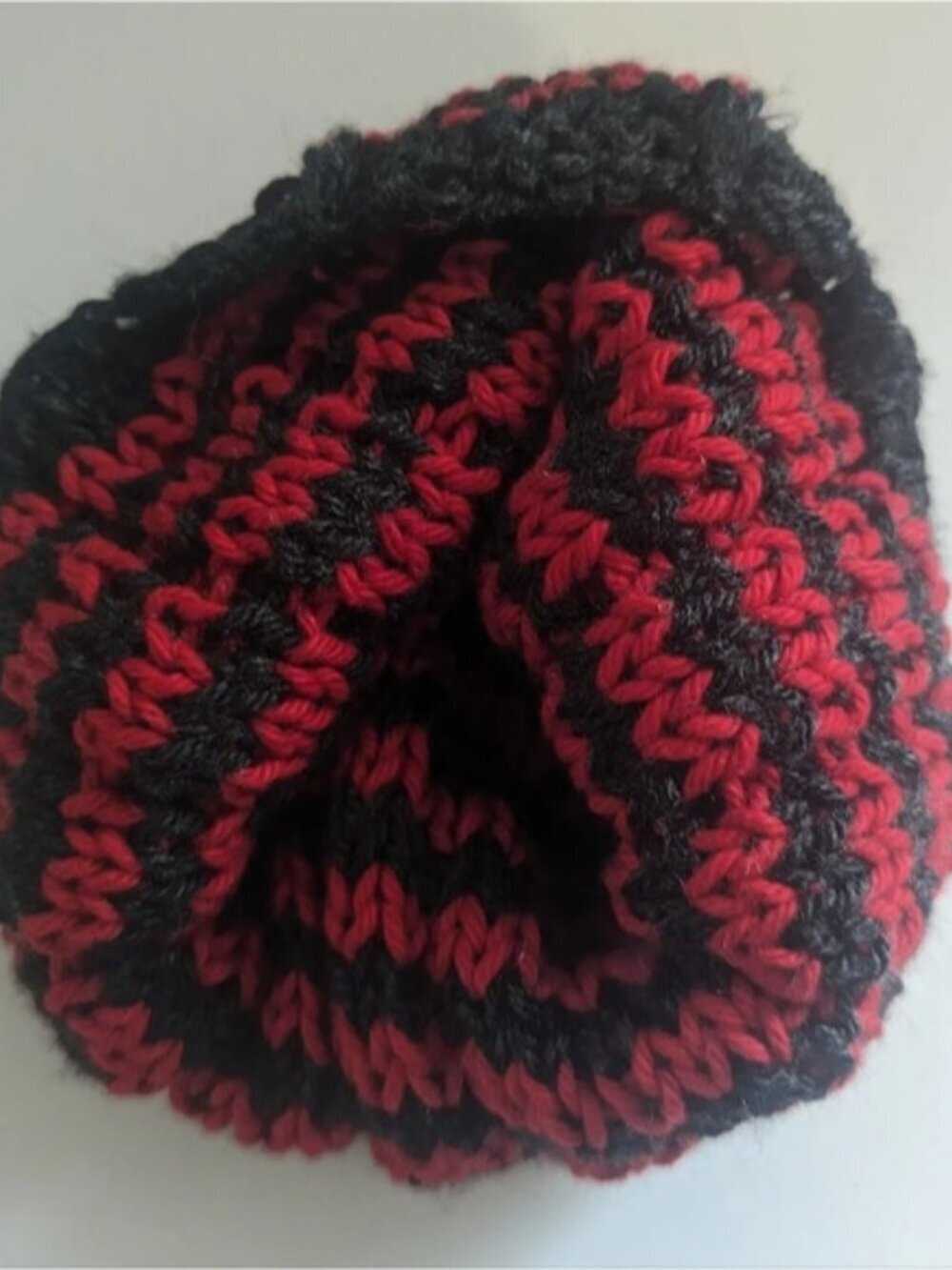 Red and Black Handmade Knitted Hat Touque - Picture 4 of 6